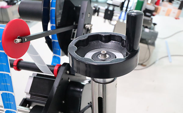 全自動(dòng)貼標(biāo)機(jī),全自動(dòng)貼標(biāo)機(jī)廠家,貼標(biāo)機(jī)生產(chǎn)廠家,高臻智能